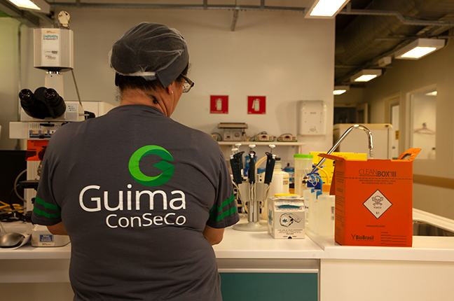 Limpeza, higienização e desinfecção em laboratórios e indústrias farmacêuticas