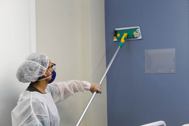 Conceitos e Procedimentos de Limpeza Hospitalar para Segurança do Paciente Procedimentos de limpeza em ambiente hospitalar com uso de EPIs