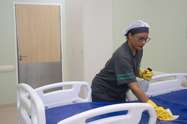 Limpeza e desinfecção hospitalar: por que contar com uma empresa de facilities?
